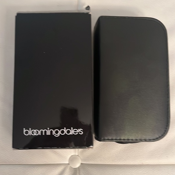 BLOOMINDALES TRAVEL SHOE SHINE KIT/ brush, sponge, brown&bkack - Picture 4 of 8